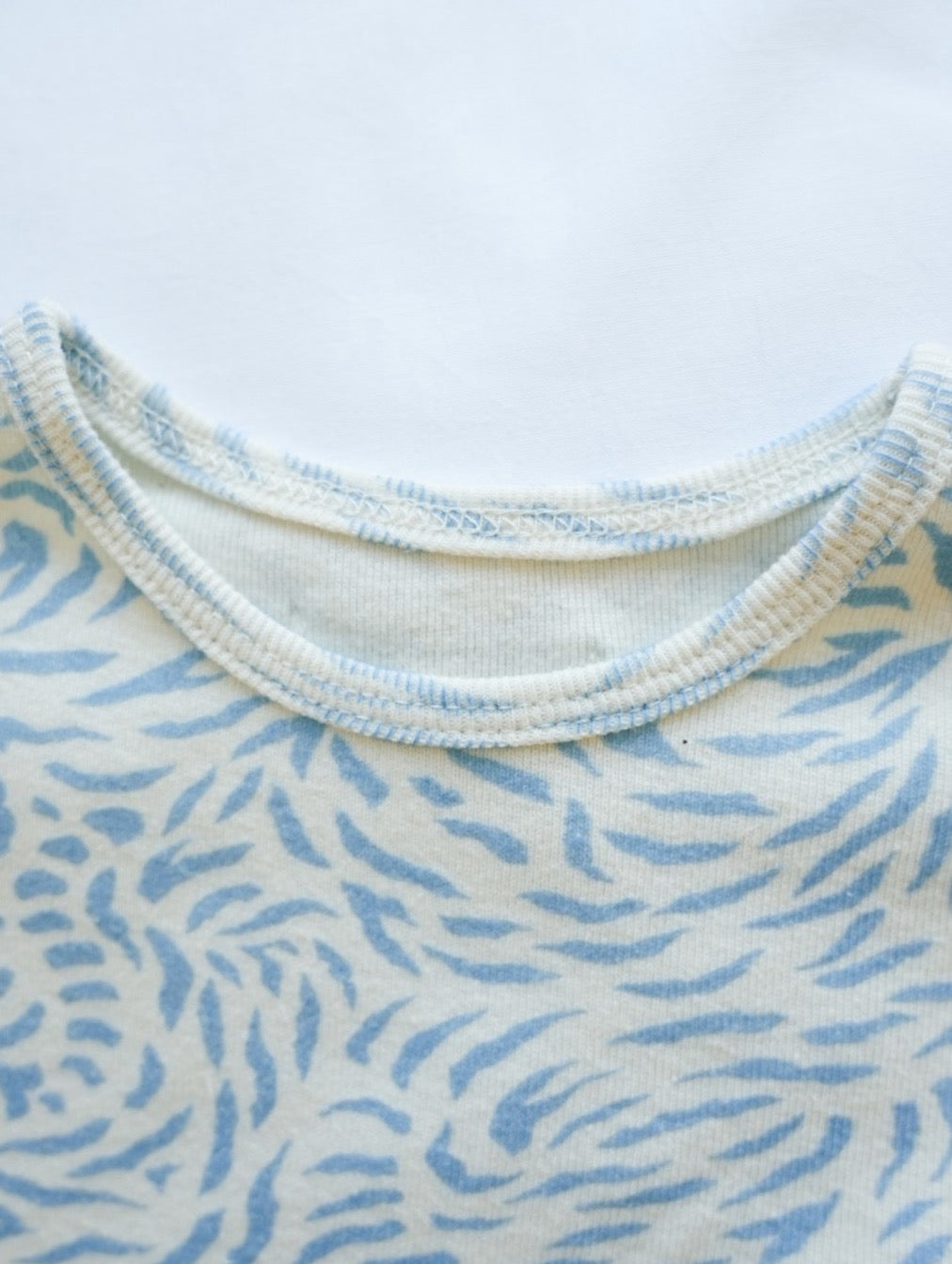 SLEEPY BUGS TOP